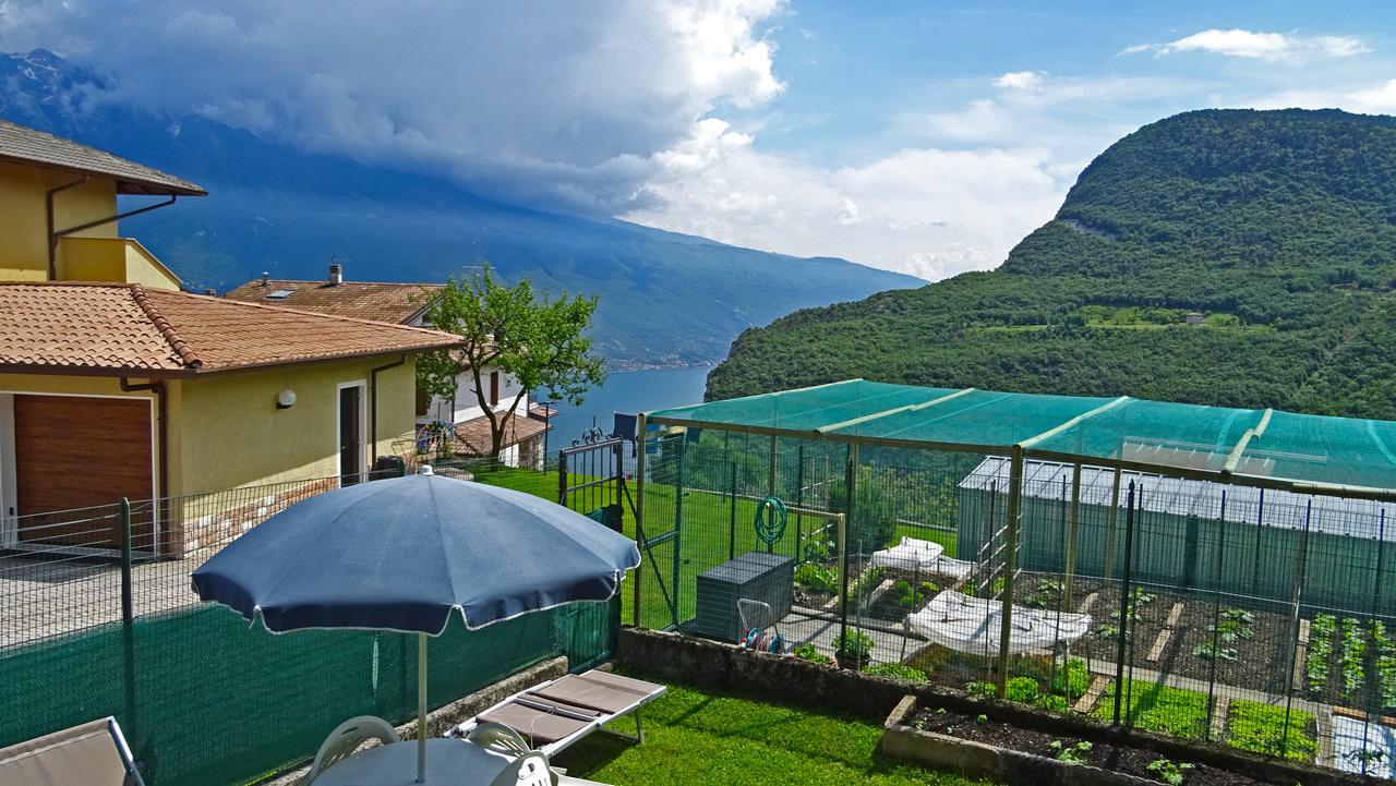 Casa Del Borgo Pregasio Garden And View By Gardadomusmea Villa Tremosine Exterior photo