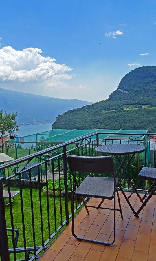 Casa Del Borgo Pregasio Garden And View By Gardadomusmea Villa Tremosine Exterior photo